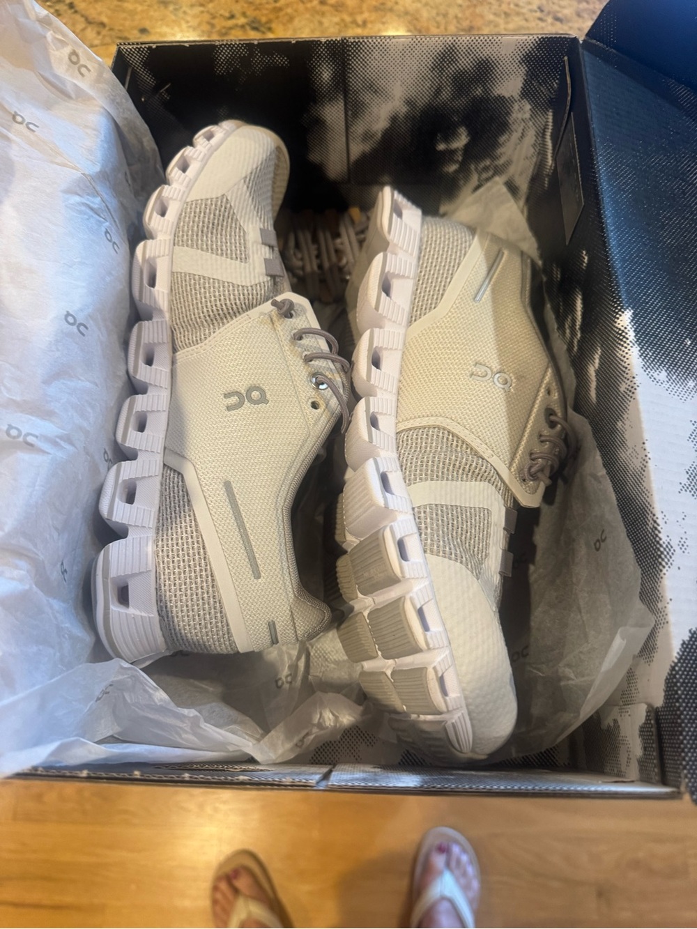 On Running Kids Cloud Sneakers in Light Beige and White